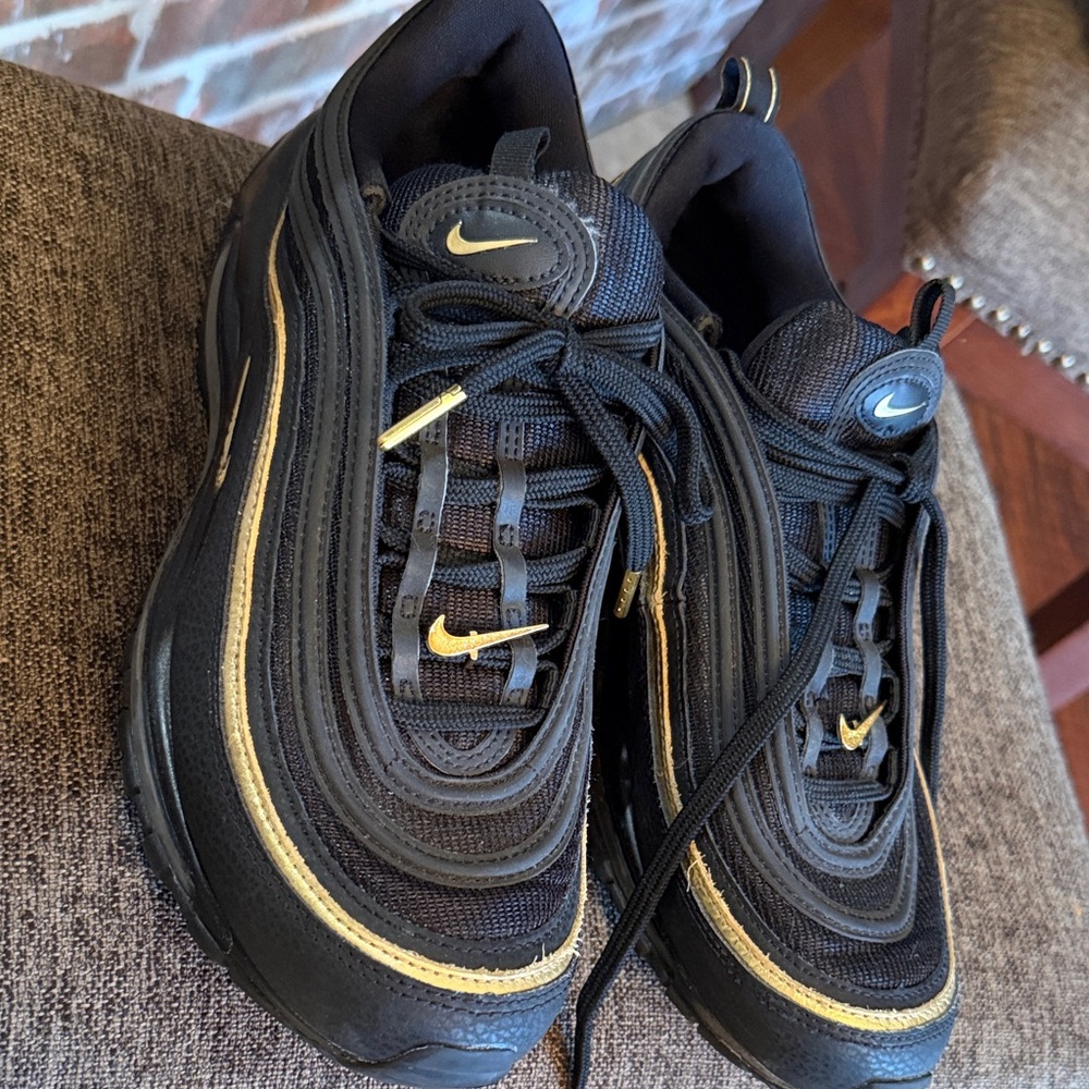 Nike Men's Black and Yellow Sneakers